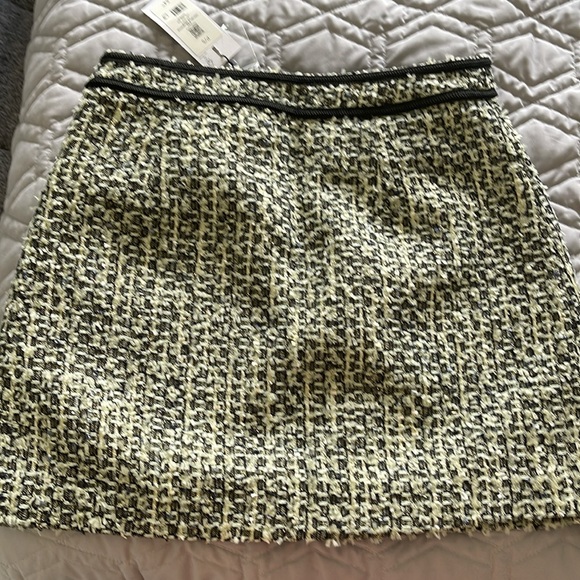 Tweed Skirt With Trim And Button - Picture 3 of 3